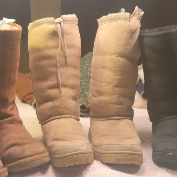 UGG Boots -sold sepratetly - Picture 4 of 4